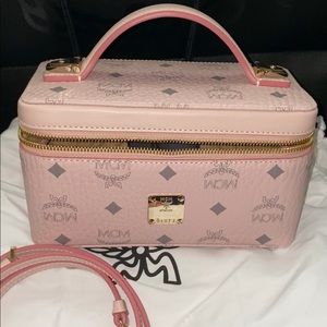 McM pink vanity bag 💕